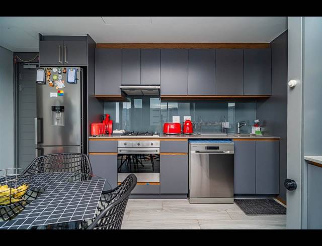 2 BEDROOM APARTMENT FOR SALE IN UMHLANGA RIDGE